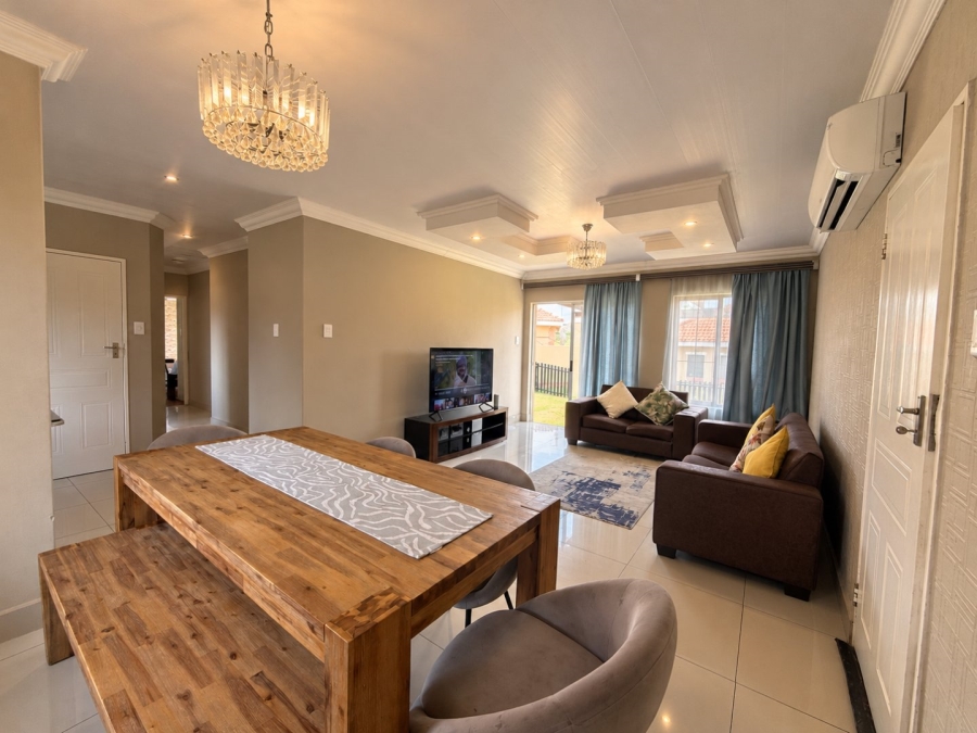 To Let 3 Bedroom Property for Rent in Hillside Free State